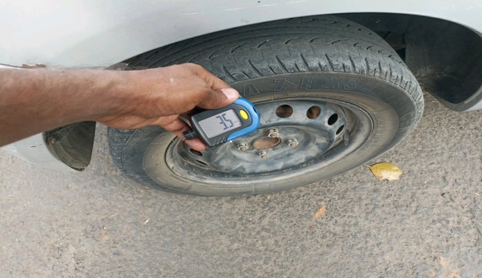 2012 Toyota Etios Liva G, Petrol, Manual, 98,573 km, tyre