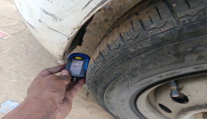 2011 Hyundai i10 ERA 1.1, Petrol, Manual, 1,31,197 km, tyre