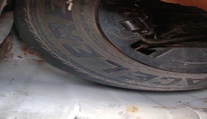 2011 Hyundai i10 ERA 1.1, Petrol, Manual, 1,31,197 km, tyre