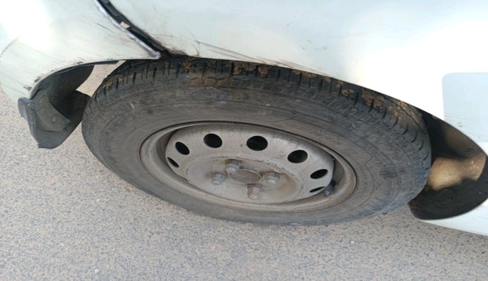 2011 Hyundai i10 ERA 1.1, Petrol, Manual, 1,31,197 km, tyre