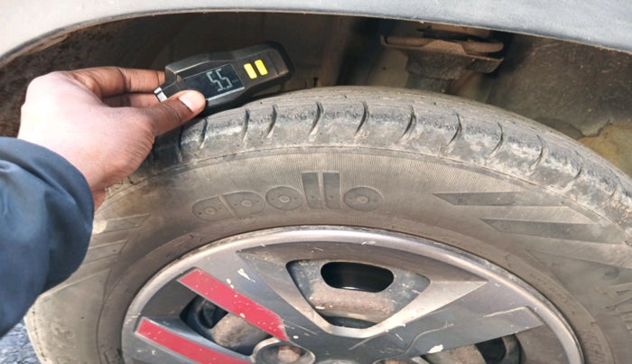 2017 Renault Kwid RXT 1.0 (O), Petrol, Manual, 79,412 km, tyre