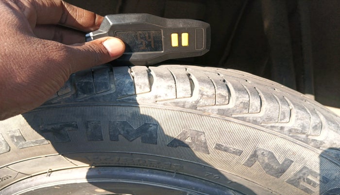 2017 Renault Kwid RXT 1.0 (O), Petrol, Manual, 79,412 km, tyre