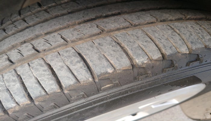 2016 Mahindra XUV500 W4 1.99, Diesel, Manual, 82,427 km, tyre