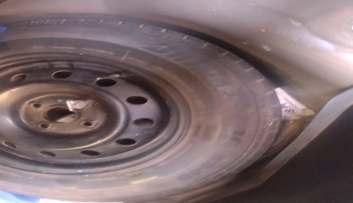 2015 Maruti Swift VXI, Petrol, Manual, 49,568 km, tyre