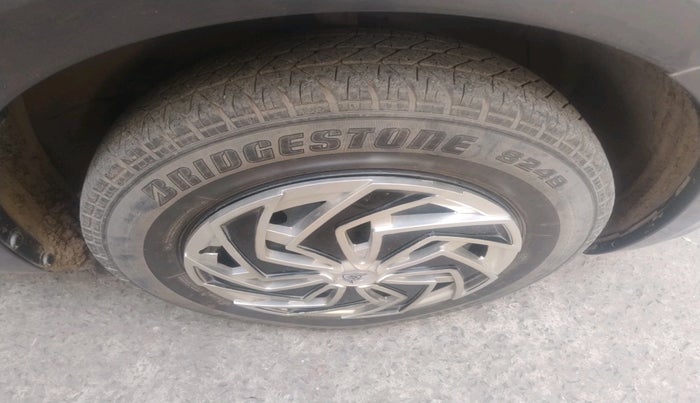 2015 Maruti Swift VXI, Petrol, Manual, 49,568 km, tyre