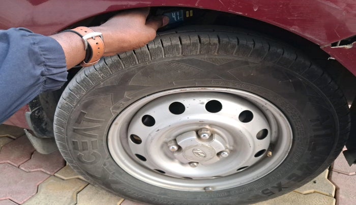 2015 Hyundai i10 MAGNA 1.1, Petrol, Manual, 1,40,280 km, tyre