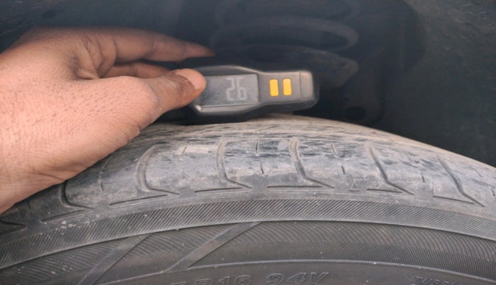 2015 Skoda Octavia ELEGANCE 1.8 TSI AT, Petrol, Automatic, 1,06,298 km, tyre