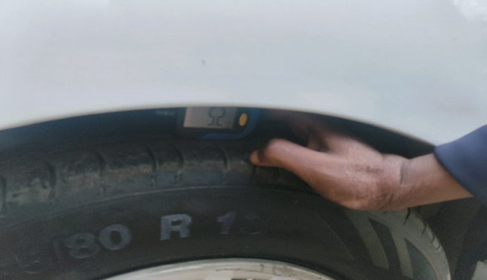 2015 Hyundai i10 ERA 1.1, Petrol, Manual, 1,51,019 km, tyre