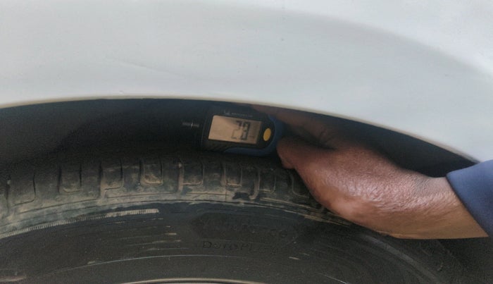 2015 Hyundai i10 ERA 1.1, Petrol, Manual, 1,51,019 km, tyre