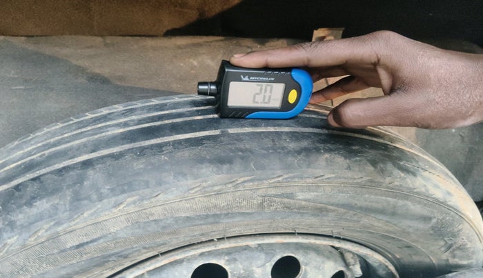 2015 Hyundai i10 ERA 1.1, Petrol, Manual, 1,51,019 km, tyre