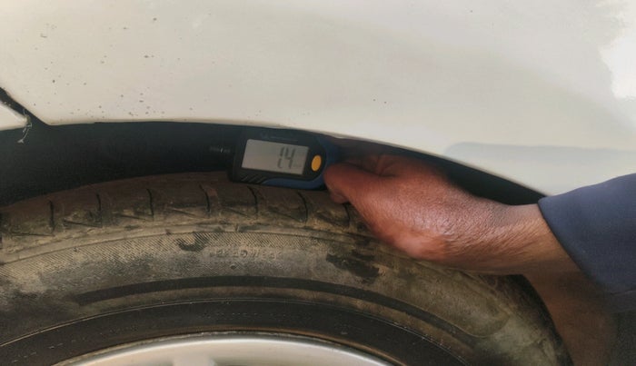 2015 Hyundai i10 ERA 1.1, Petrol, Manual, 1,51,019 km, tyre