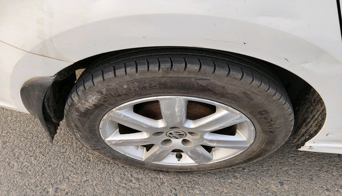 2011 Volkswagen Vento HIGHLINE 1.6 MPI, Petrol, Manual, 1,10,726 km, tyre