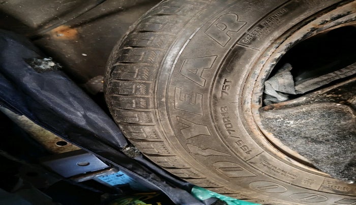 2016 Hyundai Eon SPORTZ, Petrol, Manual, 1,55,000 km, tyre