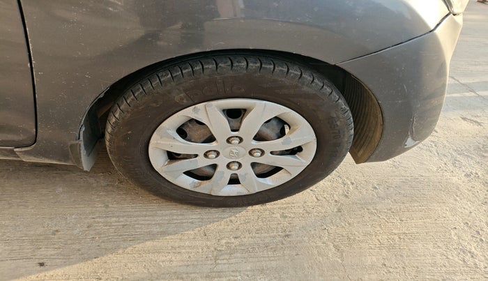 2016 Hyundai Eon SPORTZ, Petrol, Manual, 1,55,000 km, tyre