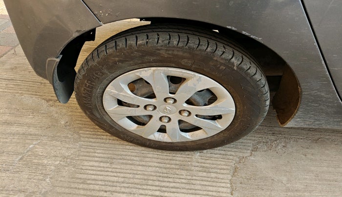 2016 Hyundai Eon SPORTZ, Petrol, Manual, 1,55,000 km, tyre