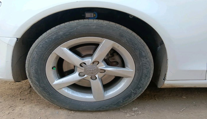 2013 Audi A4 2.0 TDI PREMIUM PLUS, Diesel, Automatic, 96,700 km, tyre