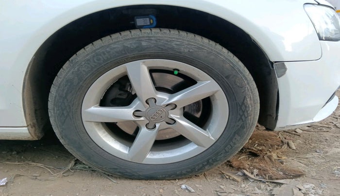 2013 Audi A4 2.0 TDI PREMIUM PLUS, Diesel, Automatic, 96,700 km, tyre