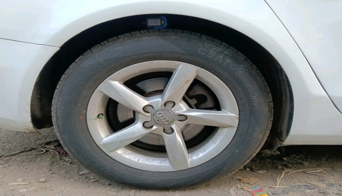 2013 Audi A4 2.0 TDI PREMIUM PLUS, Diesel, Automatic, 96,700 km, tyre