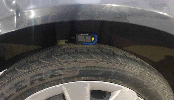 2013 Ford Figo ZXI 1.2 PETROL, Petrol, Manual, 38,981 km, tyre