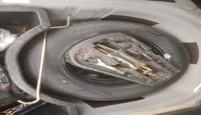 2014 Volkswagen Vento COMFORTLINE TSI AT PETROL, Petrol, Automatic, 84,830 km, tyre