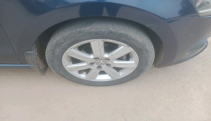 2014 Volkswagen Vento COMFORTLINE TSI AT PETROL, Petrol, Automatic, 84,830 km, tyre