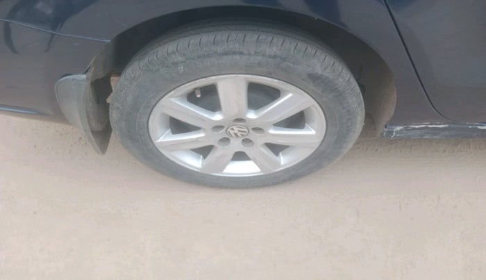 2014 Volkswagen Vento COMFORTLINE TSI AT PETROL, Petrol, Automatic, 84,830 km, tyre