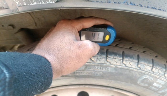 2012 Maruti Wagon R 1.0 LXI, Petrol, Manual, 1,02,229 km, tyre