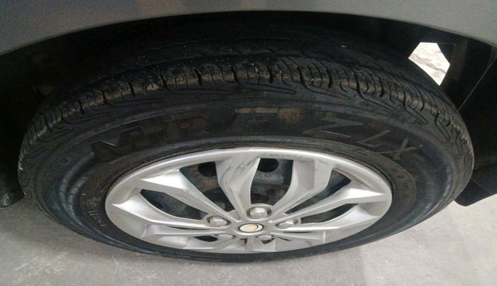 2017 Maruti Swift VXI, Petrol, Manual, 1,73,572 km, tyre