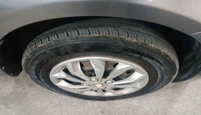 2017 Maruti Swift VXI, Petrol, Manual, 1,73,572 km, tyre