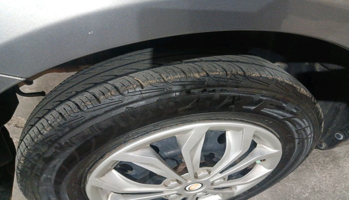 2017 Maruti Swift VXI, Petrol, Manual, 1,73,572 km, tyre