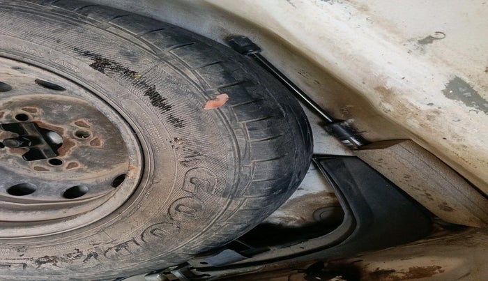 2013 Hyundai Eon D-LITE, Petrol, Manual, 66,035 km, tyre