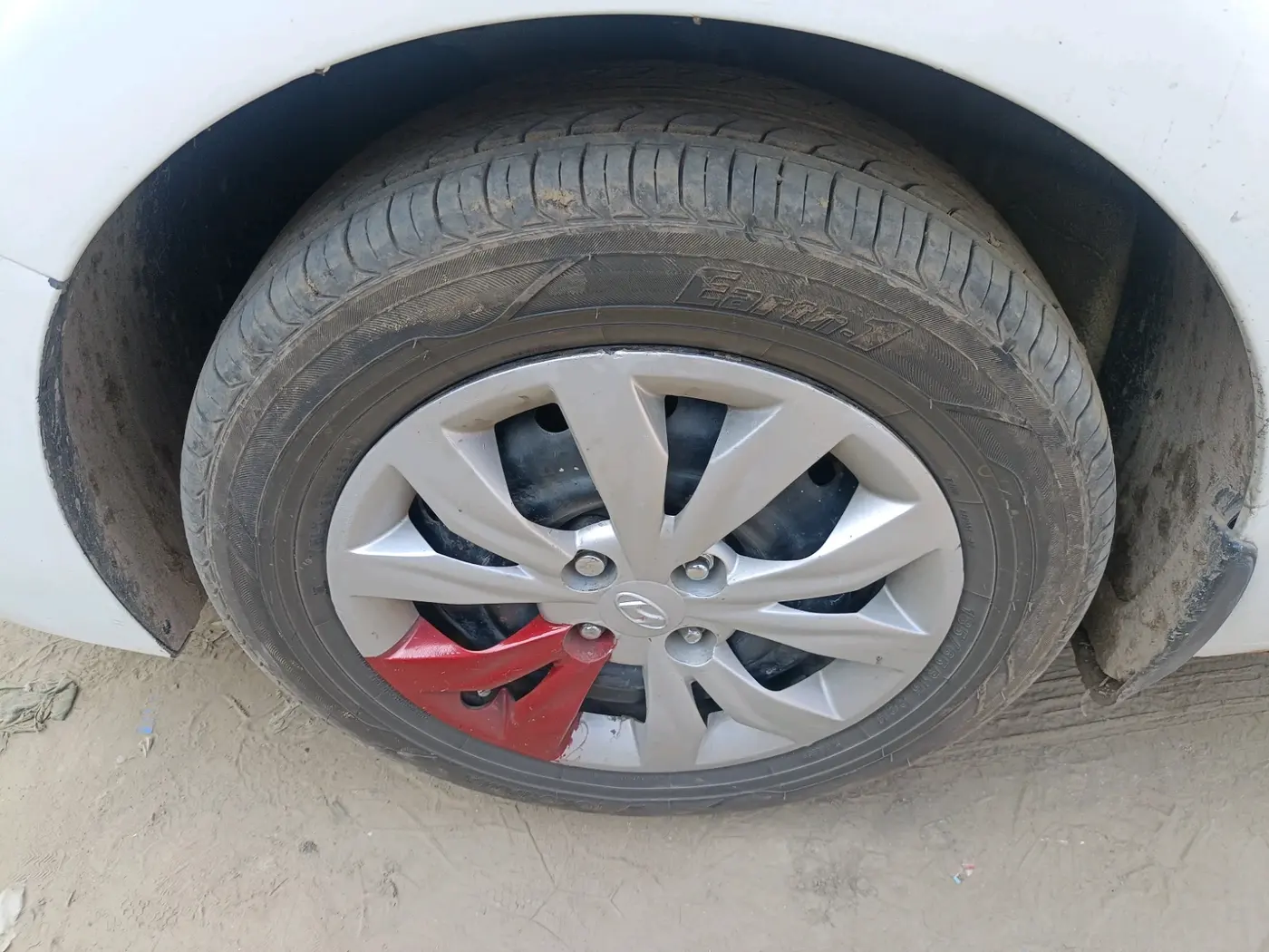 2017 Hyundai Verna 1.6 EX CRDI, Diesel, Manual, 1,30,738 km, tyre