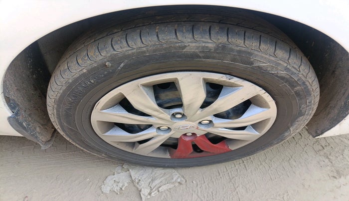 2017 Hyundai Verna 1.6 EX CRDI, Diesel, Manual, 1,30,738 km, tyre