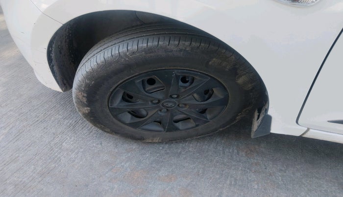 2015 Hyundai Elite i20 MAGNA 1.2, Petrol, Manual, 63,043 km, tyre