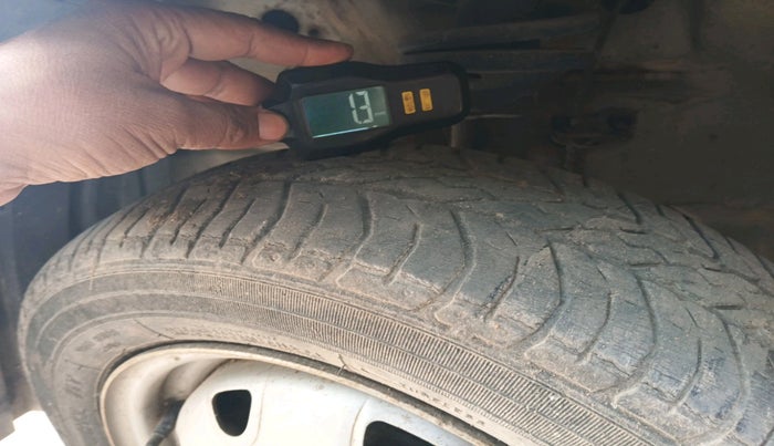 2011 Maruti Wagon R 1.0 LXI CNG, Petrol, Manual, 1,15,704 km, tyre