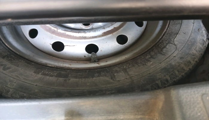 2011 Maruti Wagon R 1.0 LXI CNG, Petrol, Manual, 1,15,704 km, tyre