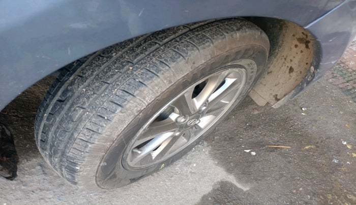 2014 Hyundai Grand i10 ASTA 1.2 KAPPA VTVT, Petrol, Manual, 1,11,716 km, tyre