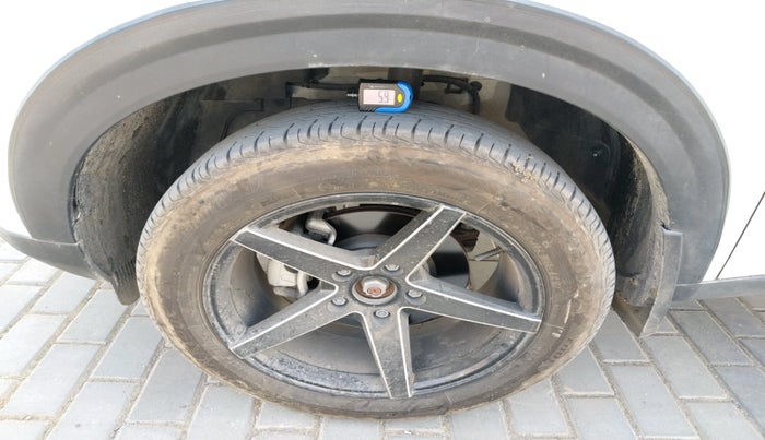 2024 Tata NEXON Pure S 1.2 Revotron 6AMT, Petrol, Automatic, 11,084 km, tyre