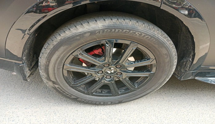 2024 Mahindra XUV700 AX 7 LUXURY P AT 7 STR, Petrol, Automatic, 31,789 km, tyre