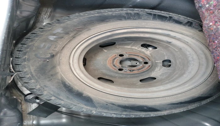 2018 Renault Kwid RXT 1.0 AMT (O), Petrol, Automatic, 30,076 km, tyre