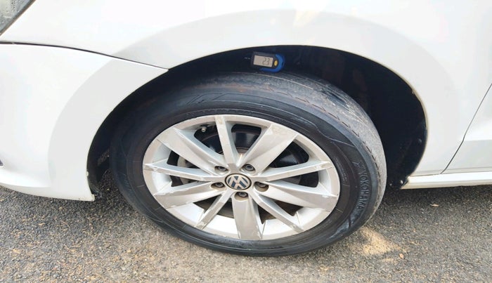 2016 Volkswagen Polo HIGHLINE1.2L, Petrol, Manual, 92,006 km, tyre