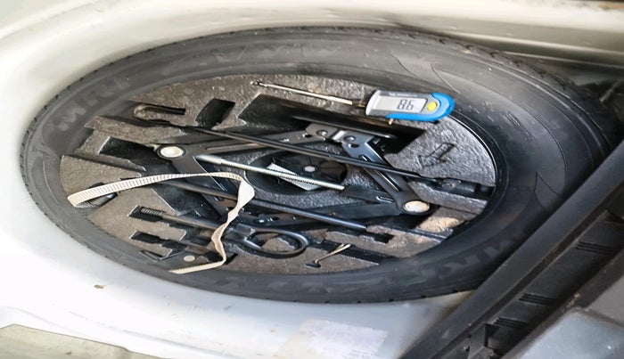 2016 Volkswagen Polo HIGHLINE1.2L, Petrol, Manual, 92,006 km, tyre