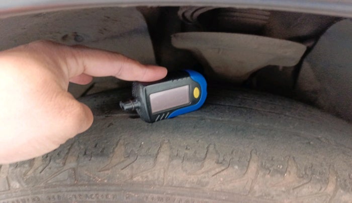 2013 Mahindra XUV500 W8, Diesel, Manual, 1,88,045 km, tyre