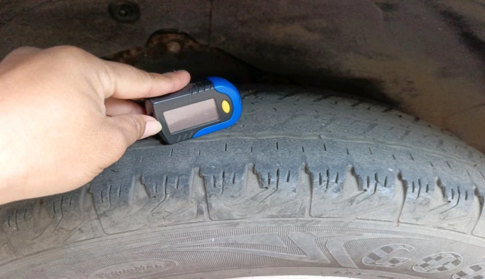 2013 Mahindra XUV500 W8, Diesel, Manual, 1,88,045 km, tyre