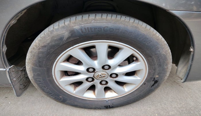 2012 Toyota Innova VX 2.5 8 STR, Diesel, Manual, 1,18,032 km, tyre