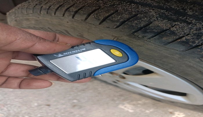 2011 Hyundai i10 SPORTZ 1.2 AT, Petrol, Automatic, 60,333 km, tyre