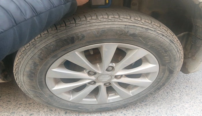 2012 Maruti Ertiga ZXI, Petrol, Manual, 25,620 km, tyre