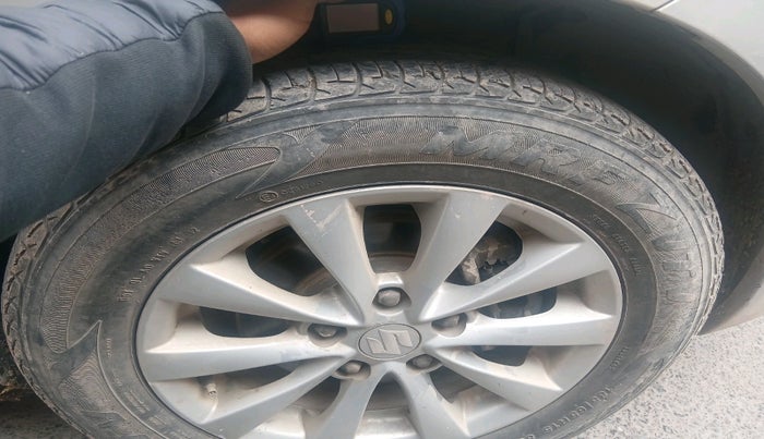 2012 Maruti Ertiga ZXI, Petrol, Manual, 25,620 km, tyre