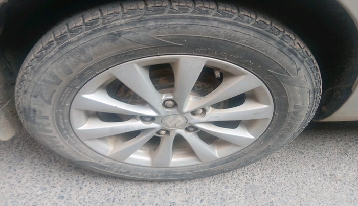 2012 Maruti Ertiga ZXI, Petrol, Manual, 25,620 km, tyre