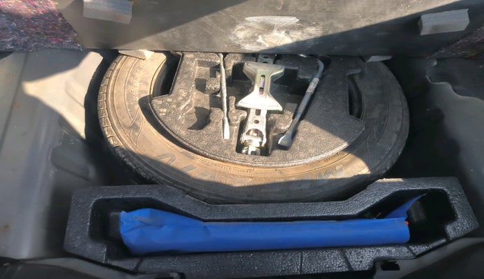 2019 Maruti Ciaz ALPHA 1.5 SHVS PETROL, Petrol, Manual, 70,331 km, tyre